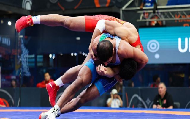 قرارداد بیمه درمان مربیان و داوران فدراسیون کشتی با بیمه سامان تمدید شد