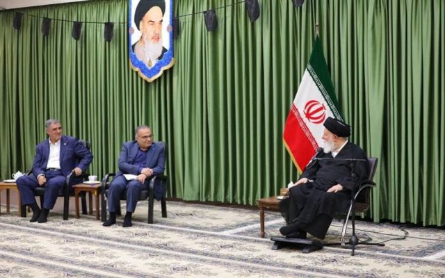 تقدیر ویژه آیت الله علم الهدی از رئیس کل بیمه مرکزی