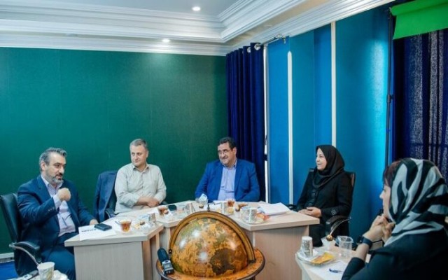 صنعت بیمه اتکائی در ایران انحصاری است/ فرمان دست مستقیم هاست