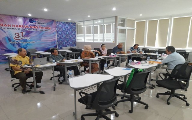 دیدار رئیس پژوهشکده بیمه با معاون رئیس موسسه بیمه اندونزی