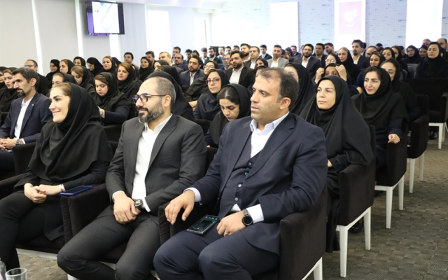 مدیرعامل بیمه دی؛ مشتری‌مداری، یکی از مهمترین مزایای رقابتی بیمه دی به شمار می‌رود