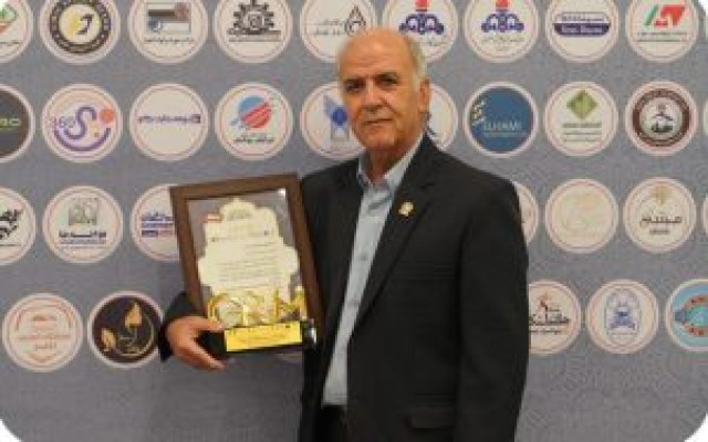 تندیس و دیپلم افتخار برترین هلدینگ ایرانی در حوزه خدمات بیمه به گروه شرکت های ایرانیان پوشش رسید