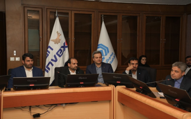 بازدید رئیس کل بیمه مرکزی از غرفه بیمه سرمد در نمایشگاه کیش اینوکس ۲۰۲۳