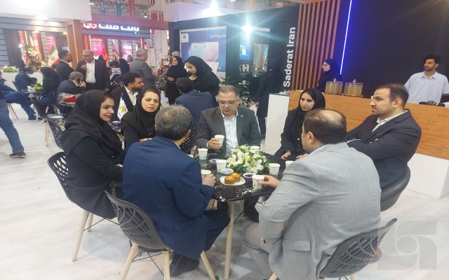 بازدید رئیس کل بیمه مرکزی از غرفه بیمه سرمد در نمایشگاه کیش اینوکس ۲۰۲۳