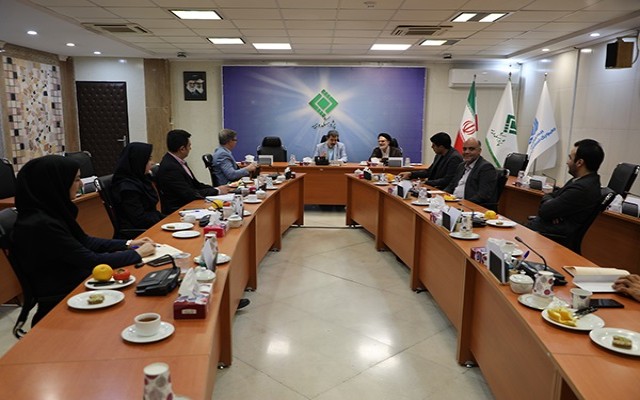 نشست مشترک پژوهشکده بیمه و دانشکده علوم اقتصادی و اداری دانشگاه قم