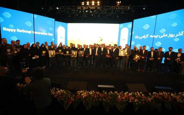منتخبان صنعت بیمه مورد تقدیر قرار گرفتن