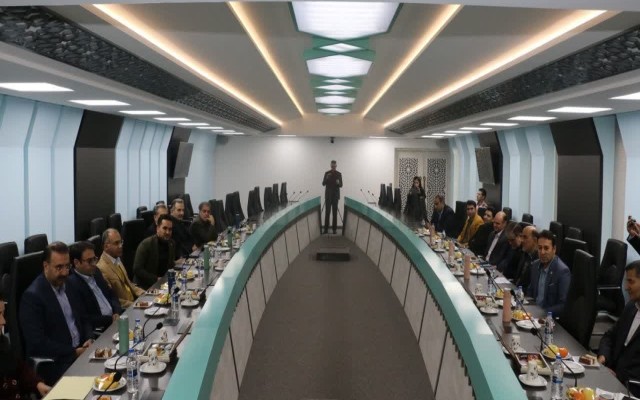 مدیرعامل بیمه ایران به همراه روسای شعب اصفهان به بررسی عملکرد استان پرداخت