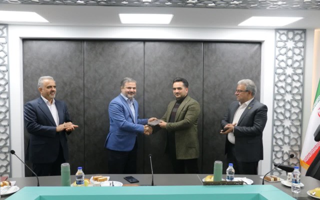 تحویل چک خسارت ۸ میلیارد تومانی به بیمه گزار اصفهانی