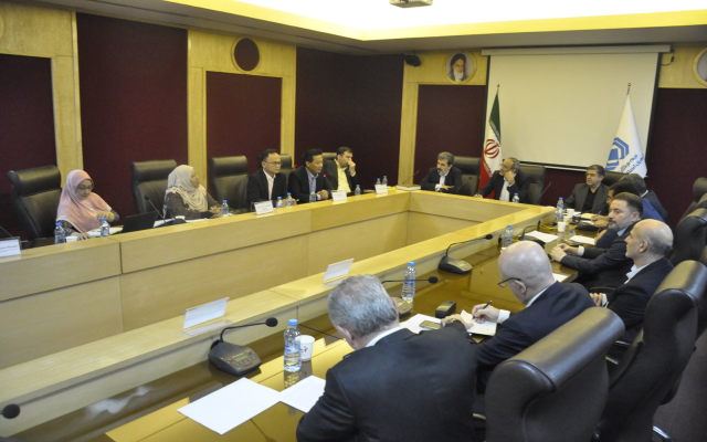 نشست هم اندیشی مدیران ارشد صنعت بیمه با میهمانان خارجی همایش بیمه و توسعه 1402